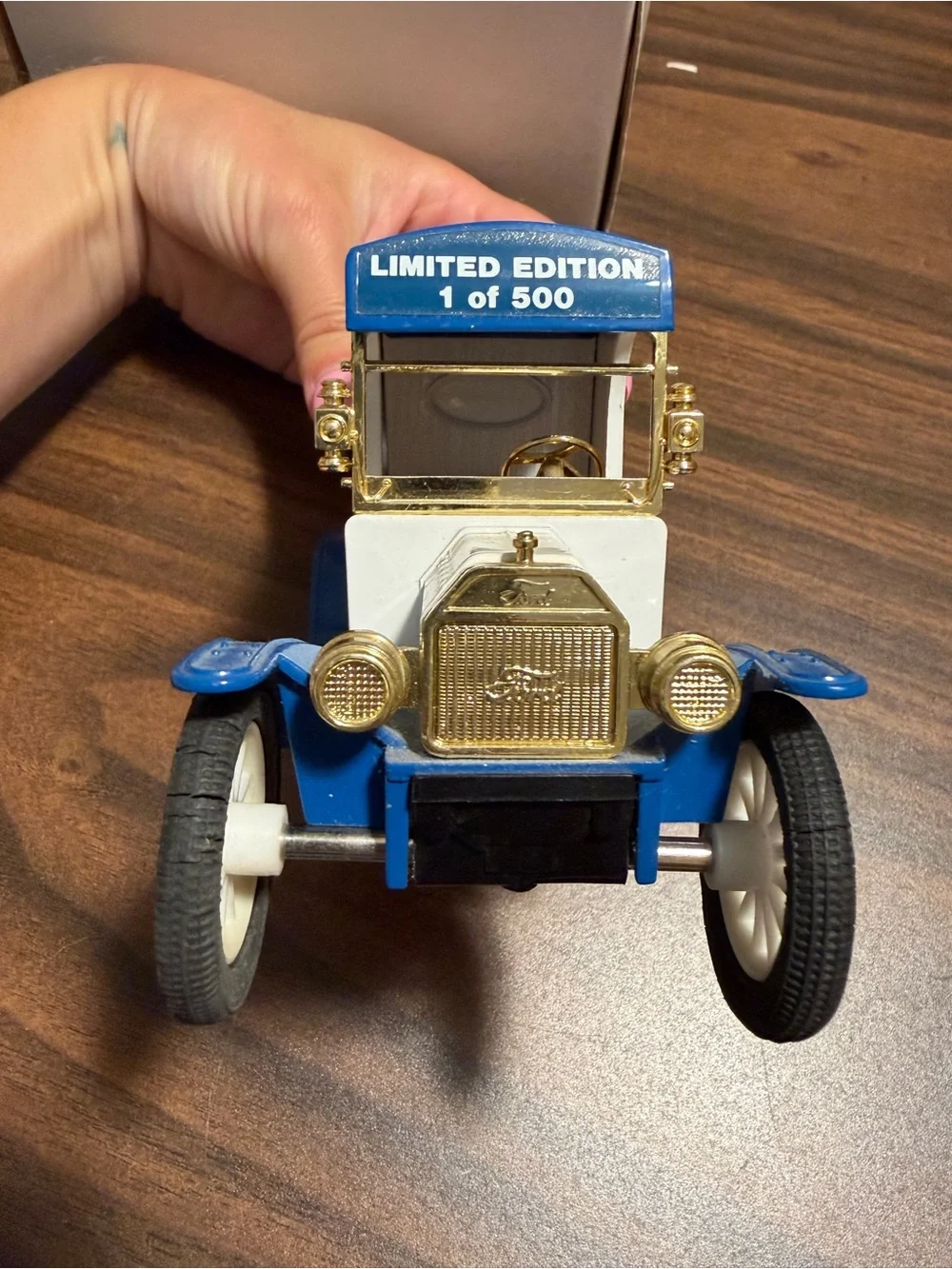 Vintage Ford Model T 1913 Blue & White Vintage-Style Toy Bank Car 1/500 limited